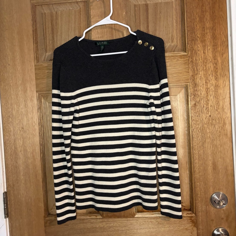 Ralph Lauren women’s gray Sweater size‎ L